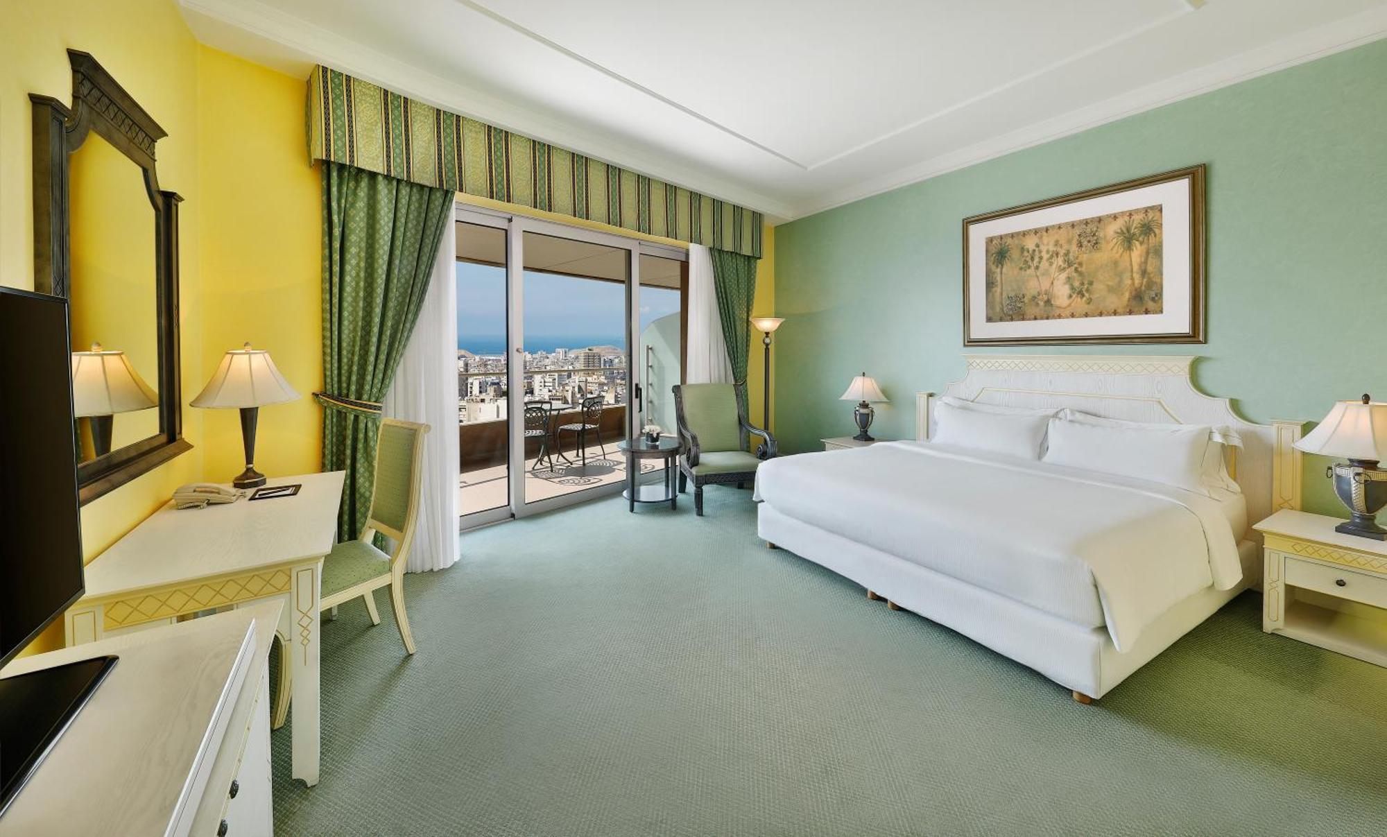 Al Habtoor Grand 5*